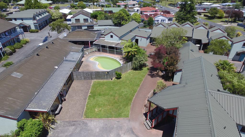 Smoke Lake Hot Springs Lodge & Camp Rotorua Exterior photo