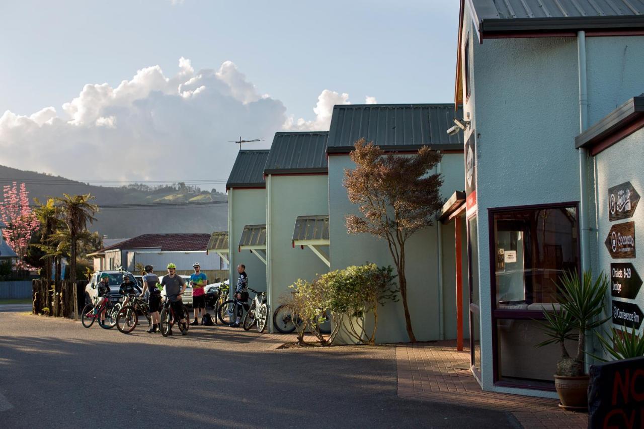 Smoke Lake Hot Springs Lodge & Camp Rotorua Exterior photo